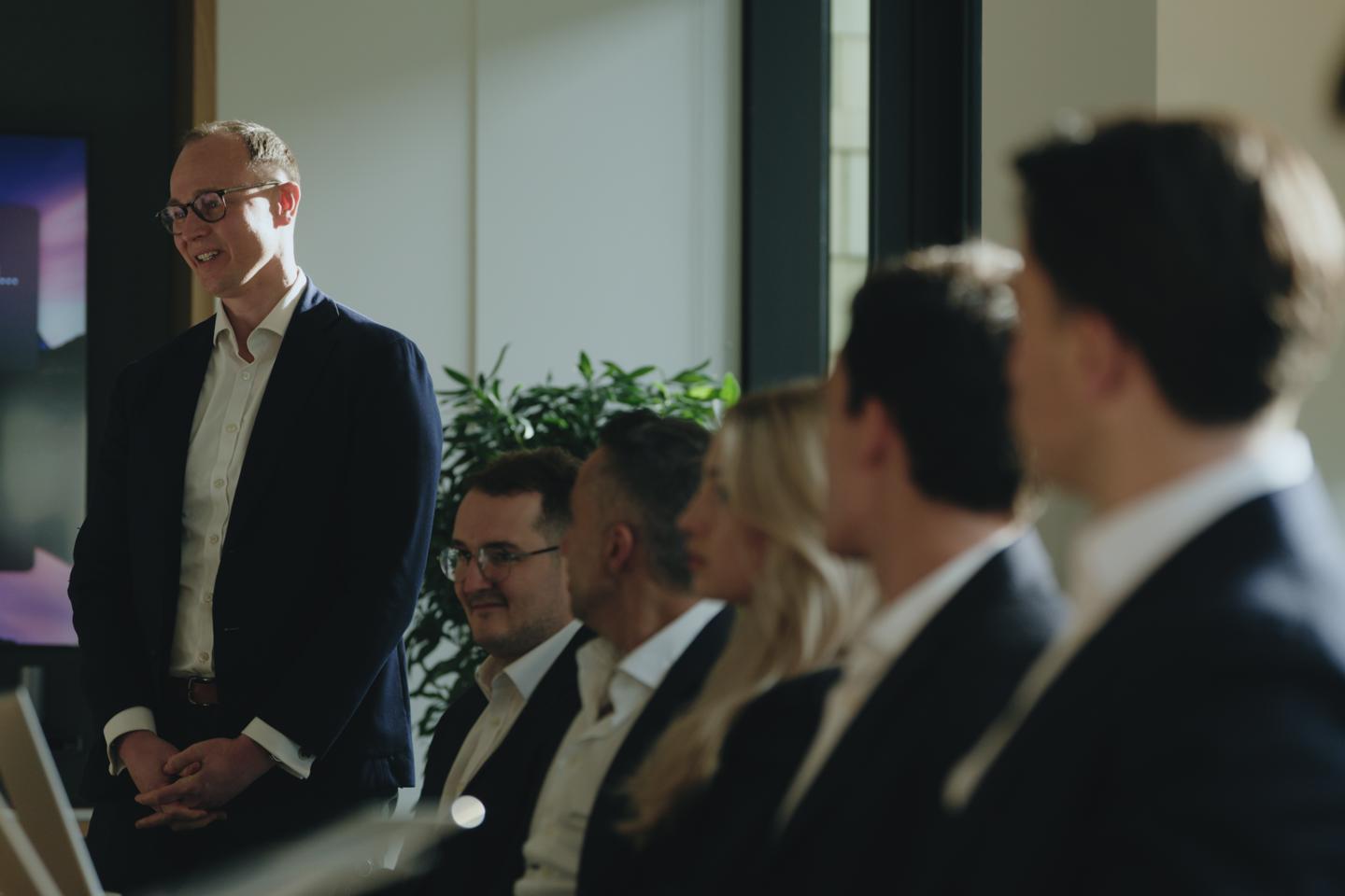 Bregalphotos Longseq .00 11 23 04.Still012